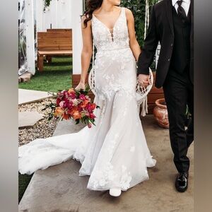 Beautiful Two-Toned Floral Lace & Tulle Wedding Dress